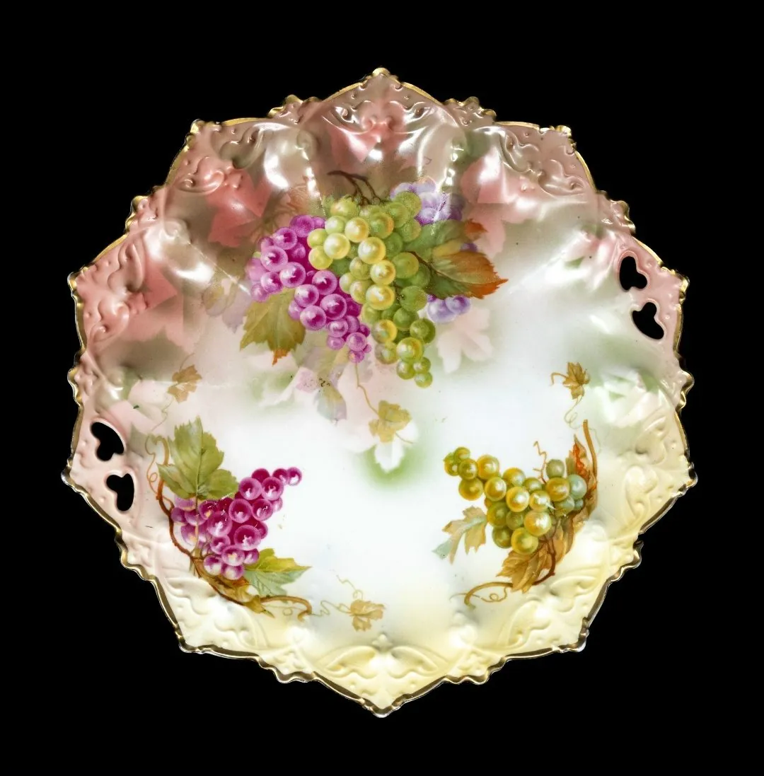 One of the most interesting MZ pieces in my collection: a dish with pierced handles. A genuine work of art.