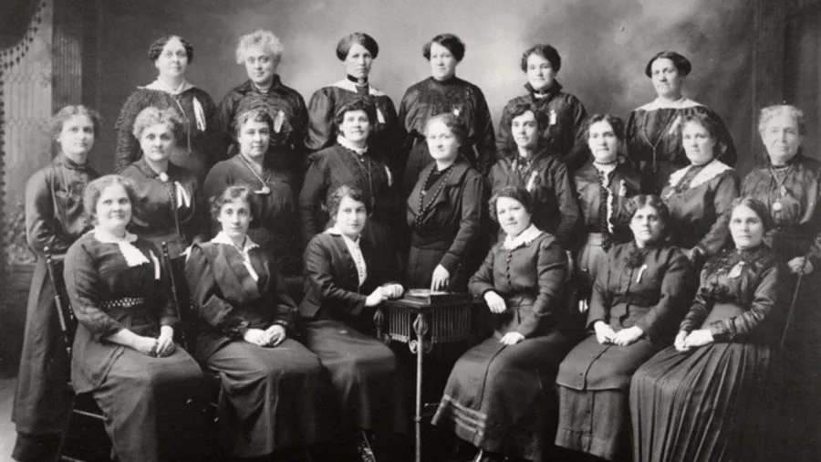 The defenders of the teachers who taught in French.
