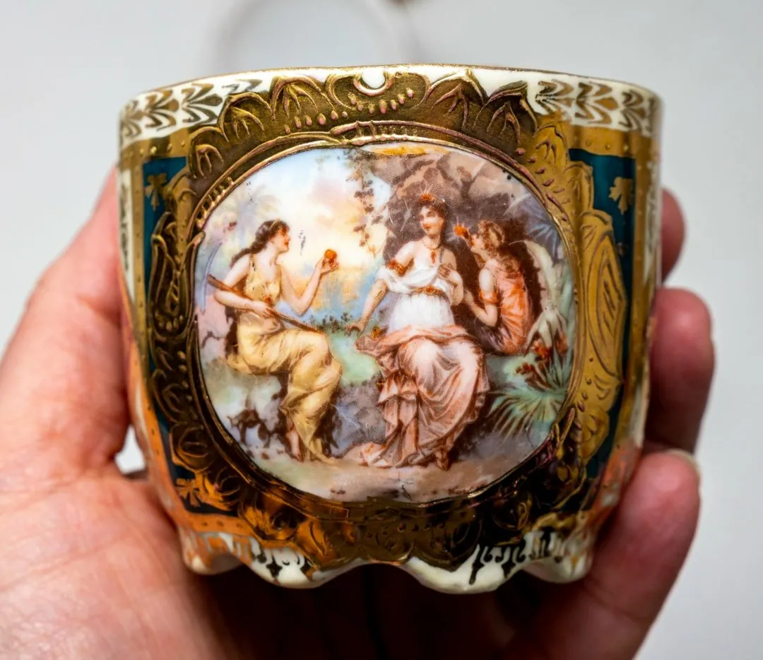 The detail on the fake is surprising, and impressive.