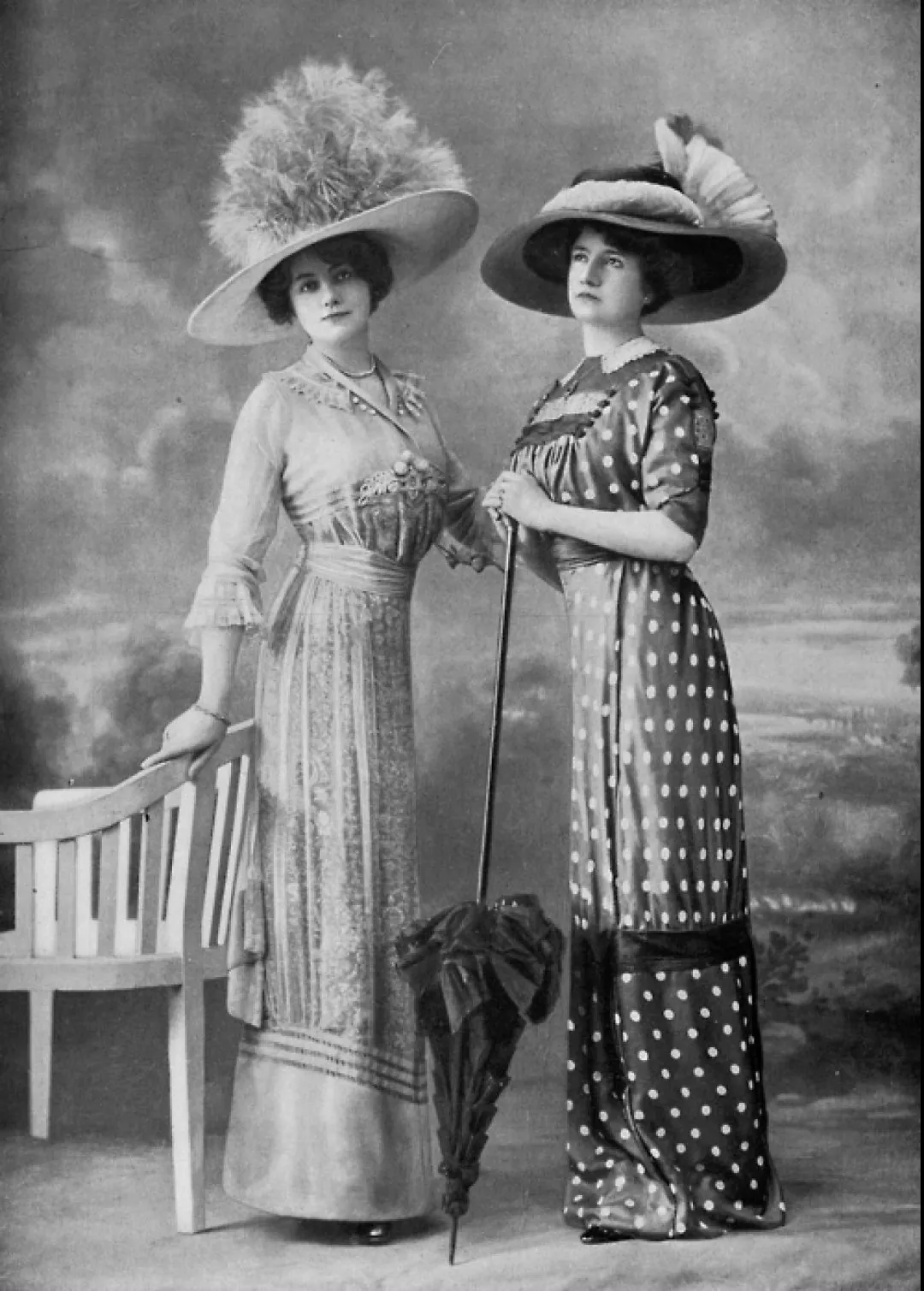 Women of fashion, a hundred years ago.
